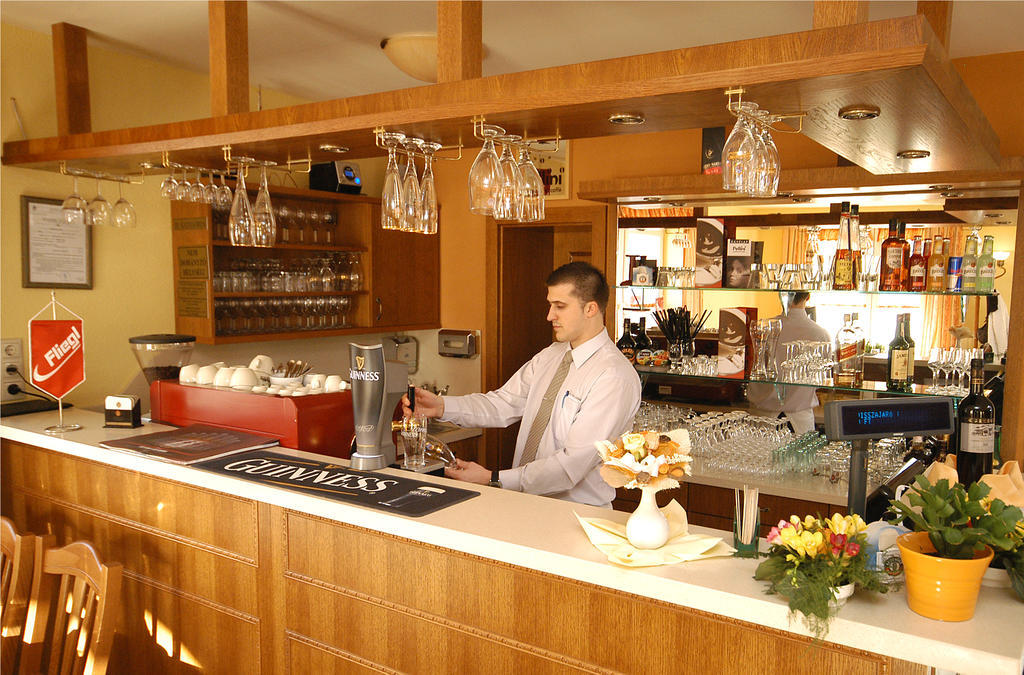 Hotel Bavaria Abda Bagian luar foto