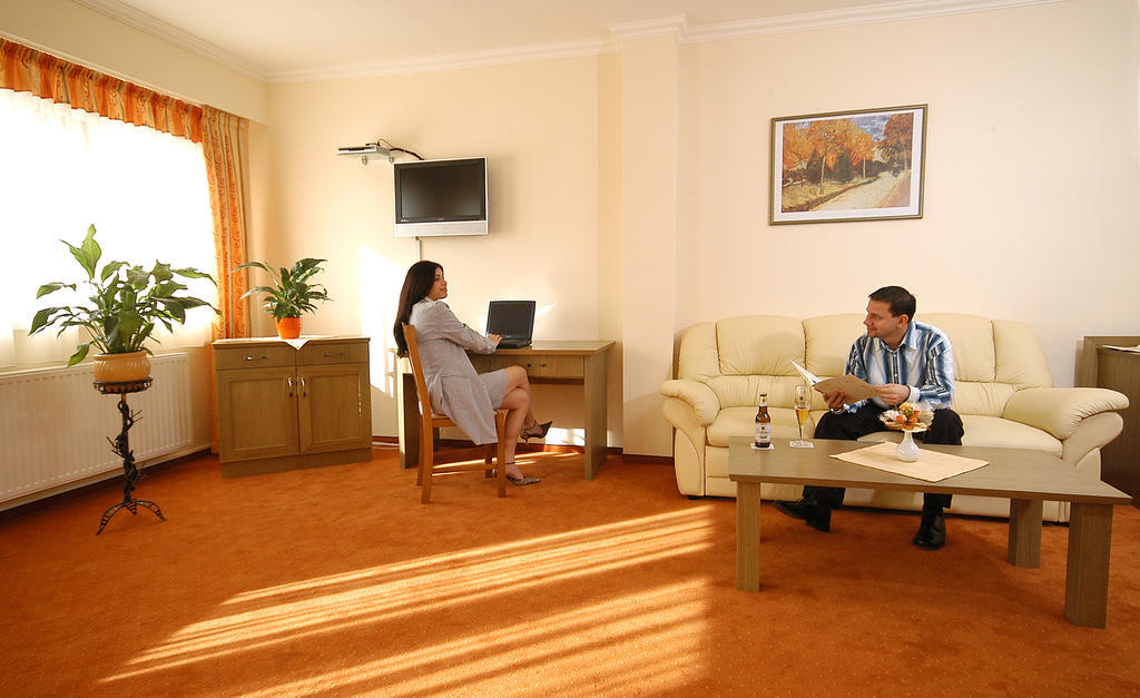 Hotel Bavaria Abda Bagian luar foto